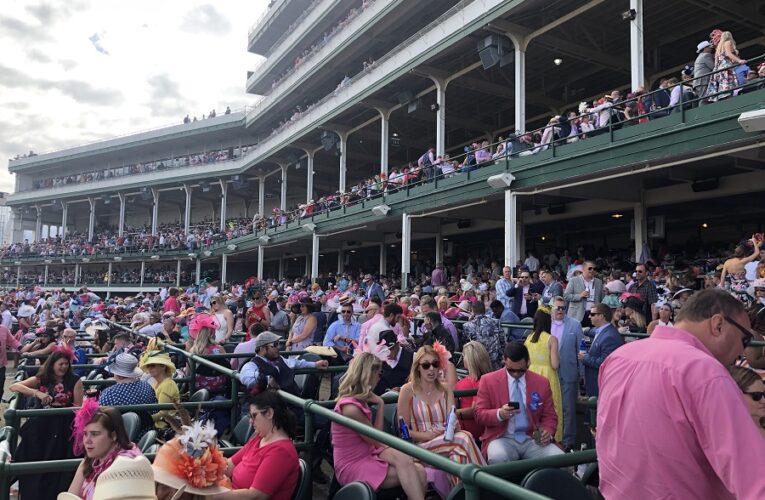 Las empresas de Louisville siguen ofreciendo gorras Derby antes del Kentucky Derby 150