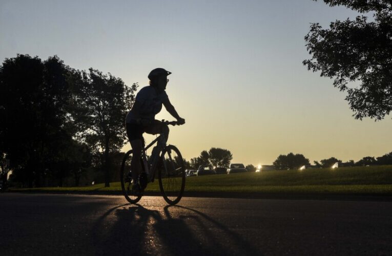 Tocar violonchelo, pedalear: Lluvia de ideas sobre un estado transitable y apto para bicicletas