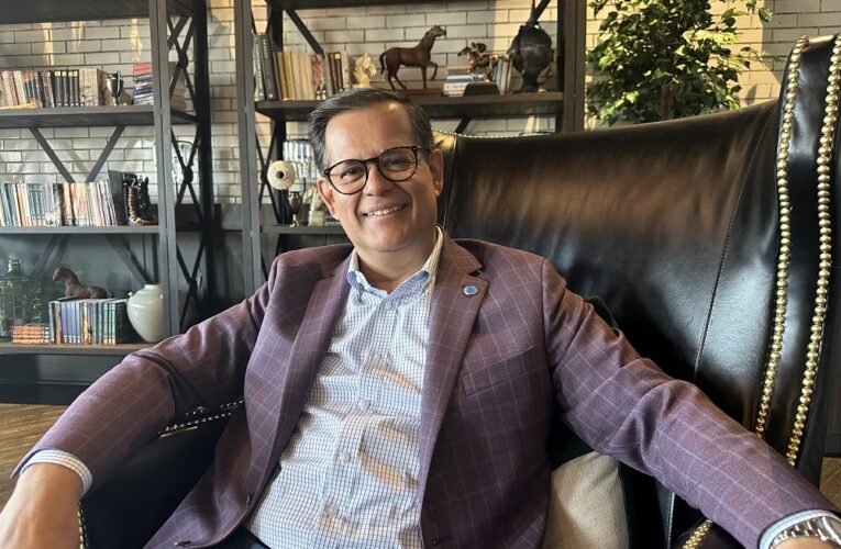 Rostros locales: La admirable historia de Carlos E. Sánchez, Presidente de AT&T Kentucky