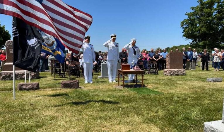 Los restos de un veterano de la Segunda Guerra Mundial regresaron a casa después de 80 años