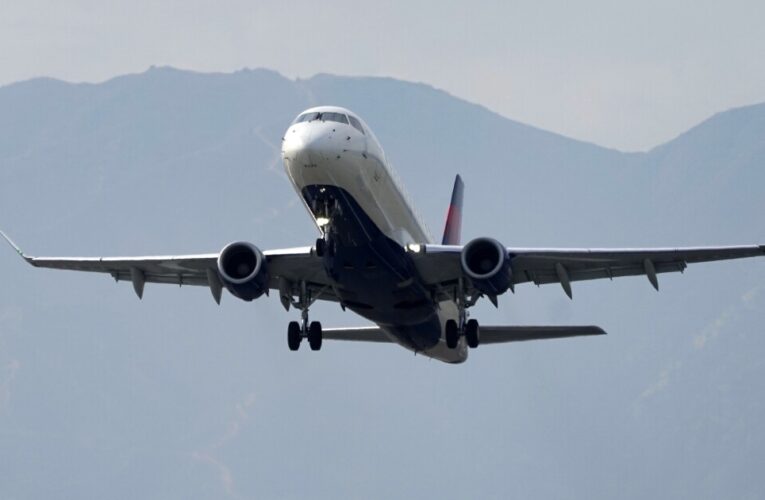 Vuelos diarios de ida y vuelta de Blue Grass a Big Apple que regresan a LEX