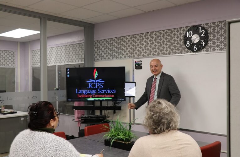 Rostros locales: Liván Lima y su compromiso con la comunidad educativa multicultural