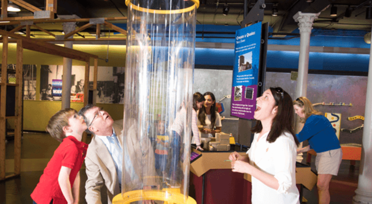 Viaje al espacio en el Centro Científico de Kentucky en Louisville el 8 de marzo