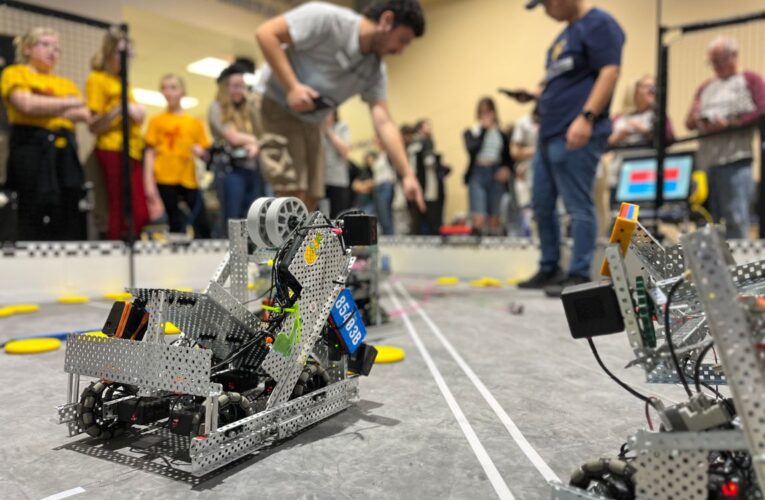 ECTC organiza la competición de robótica VEX ‘Marcha de los robots’