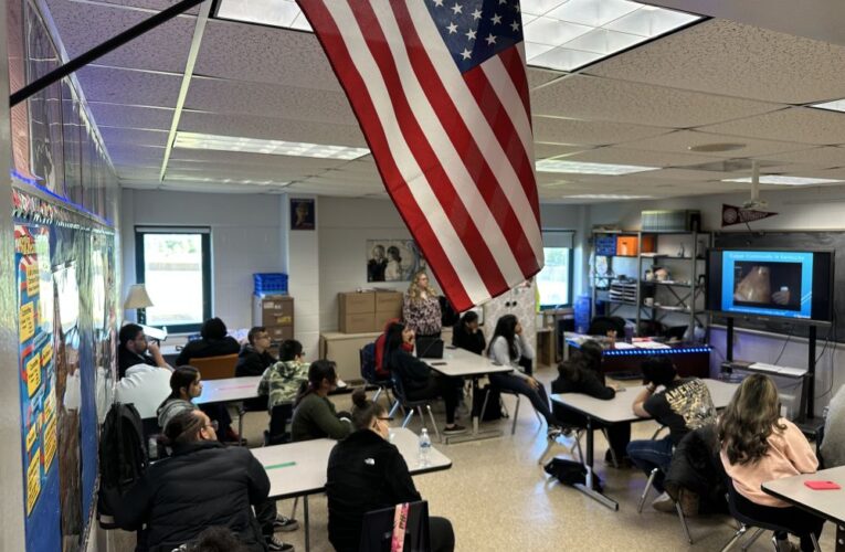 El salario promedio de los maestros de las escuelas públicas de Kentucky entre los más bajos del país