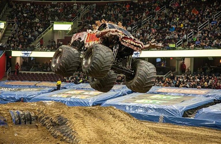 Los fanáticos aún esperan reembolsos tras la cancelación del espectáculo de monster trucks en el condado de Grayson
