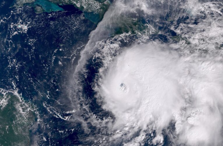 ‘El peor escenario posible’: el huracán Melissa, de categoría 5, provoca inundaciones y vientos catastróficos en Jamaica