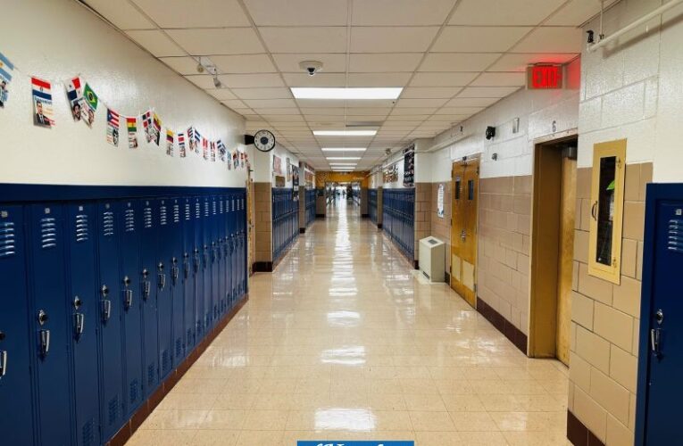 Escuelas del Condado Jefferson podrían adelantar 20 minutos el horario de inicio de clases el próximo año