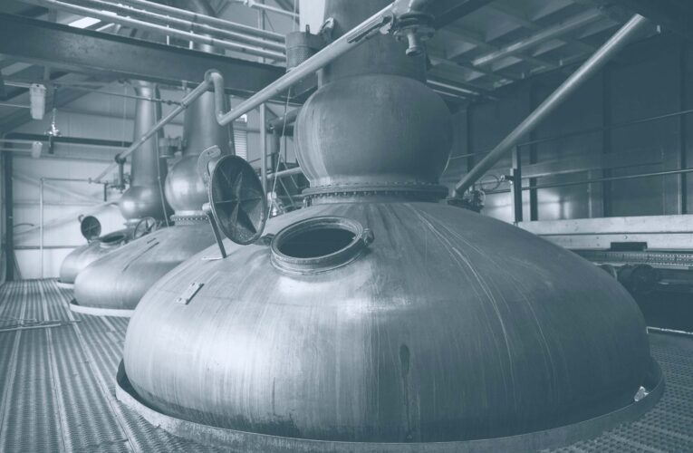 Una innovación  convierte los residuos de destilería en supercondensadores que mejoran la red eléctrica.