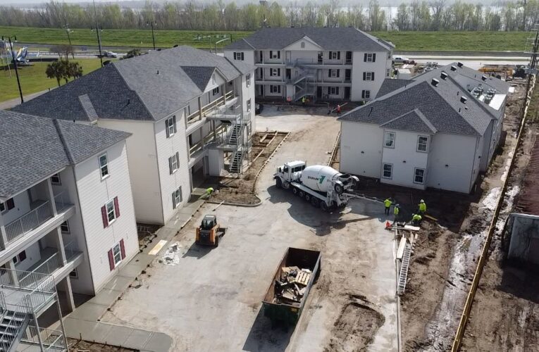 El complejo de apartamentos propuesto en Glen Oaks enfrenta la oposición de los vecinos